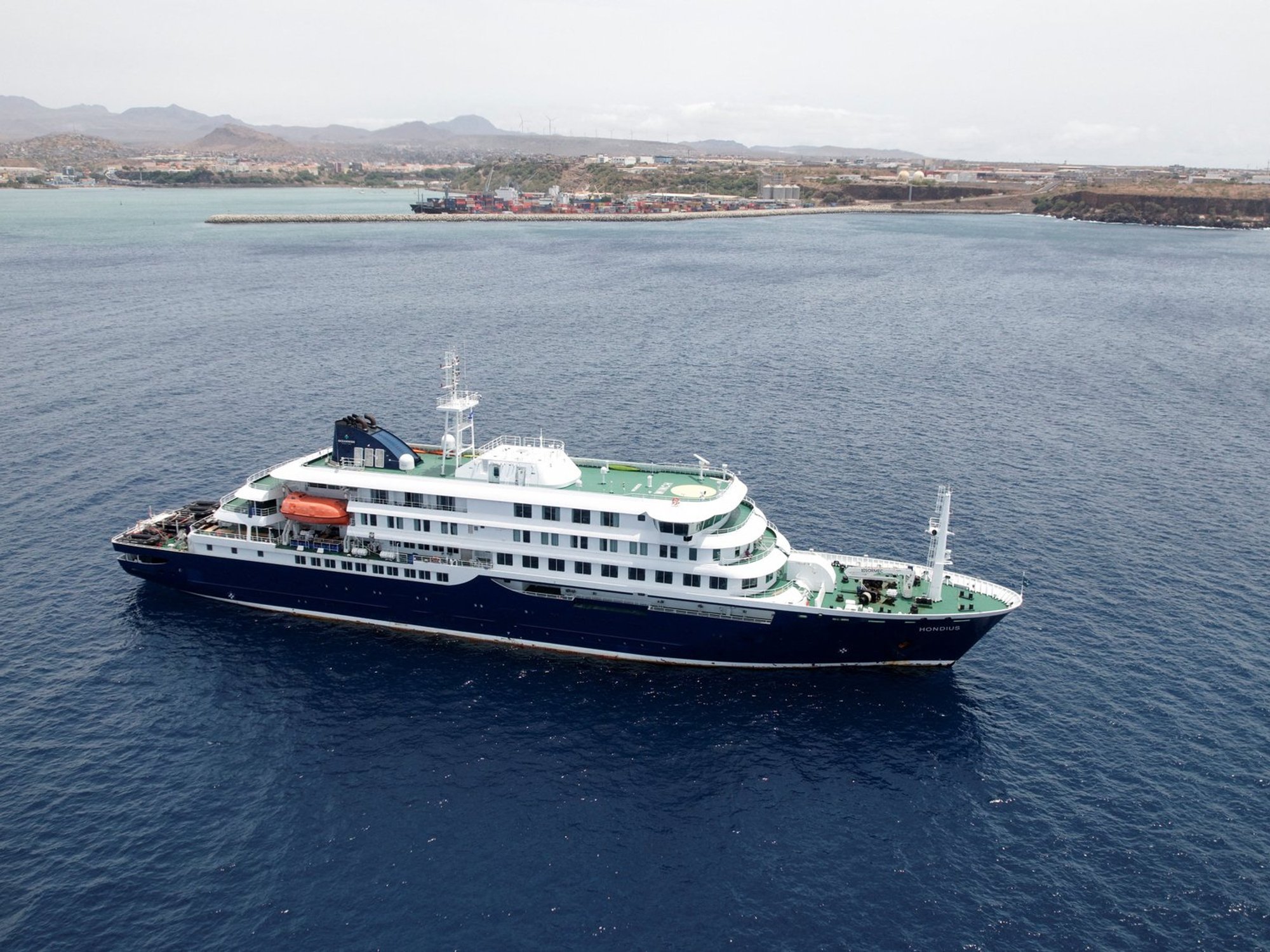 Two Britons who returned from hantavirus infected cruise ship told to self-isolate as 'risk to pu...