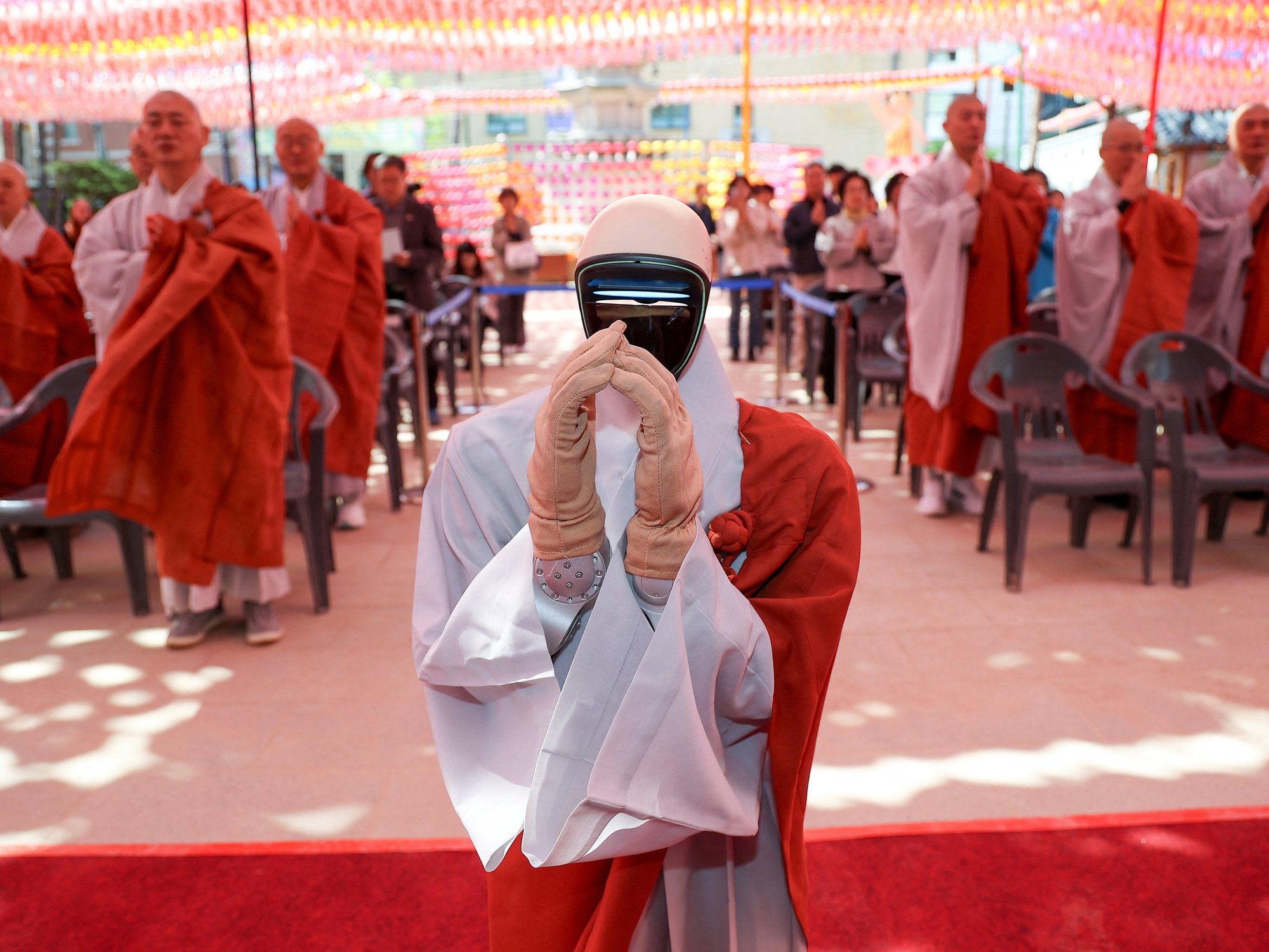 Robot becomes ordained monk and promises to 'devote myself' to faith