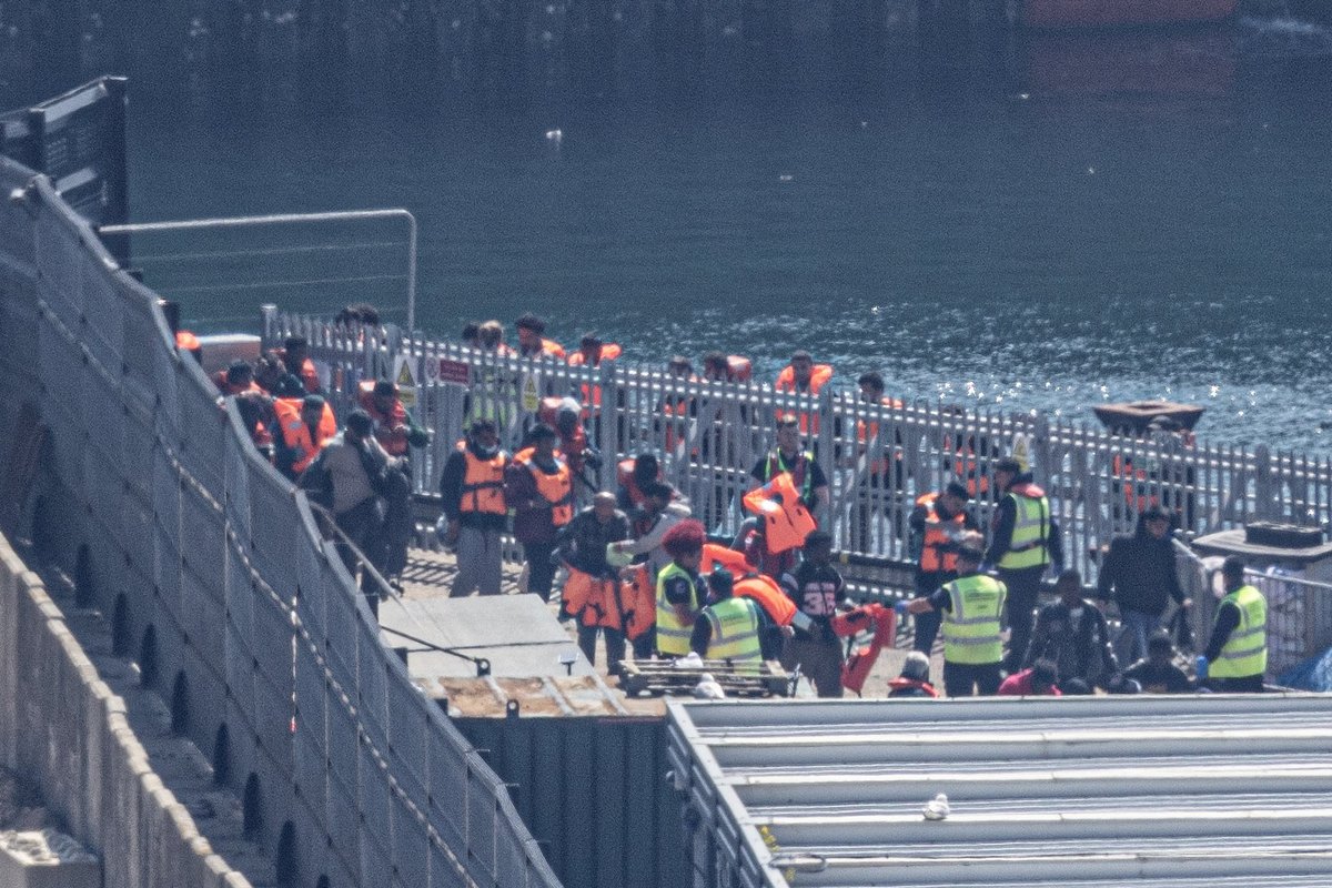 Two hundred migrants cross Channel after Home Office confirms GB Ne...