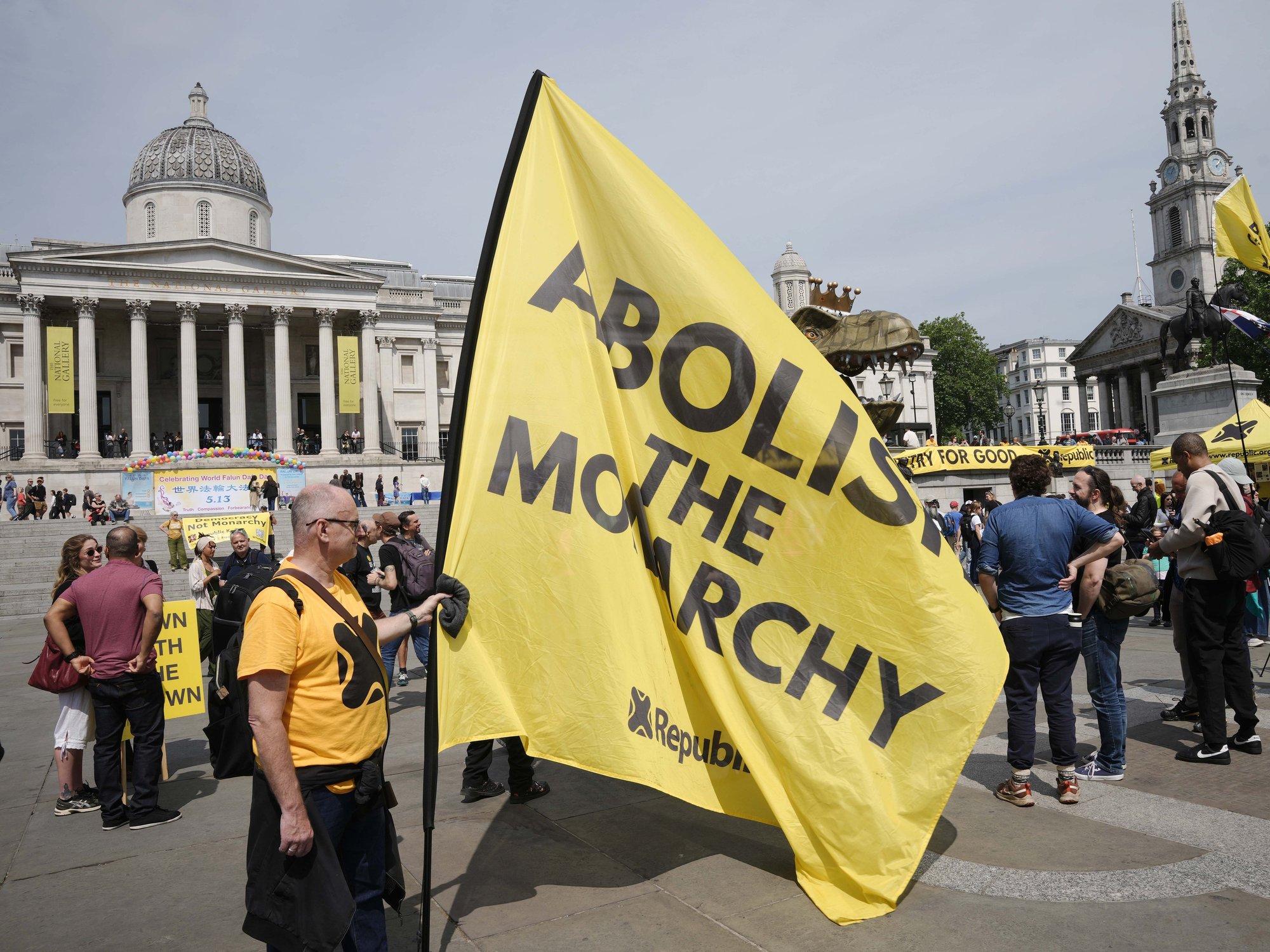 Protesters outside Buckingham Palace call for the monarchy to be abolished