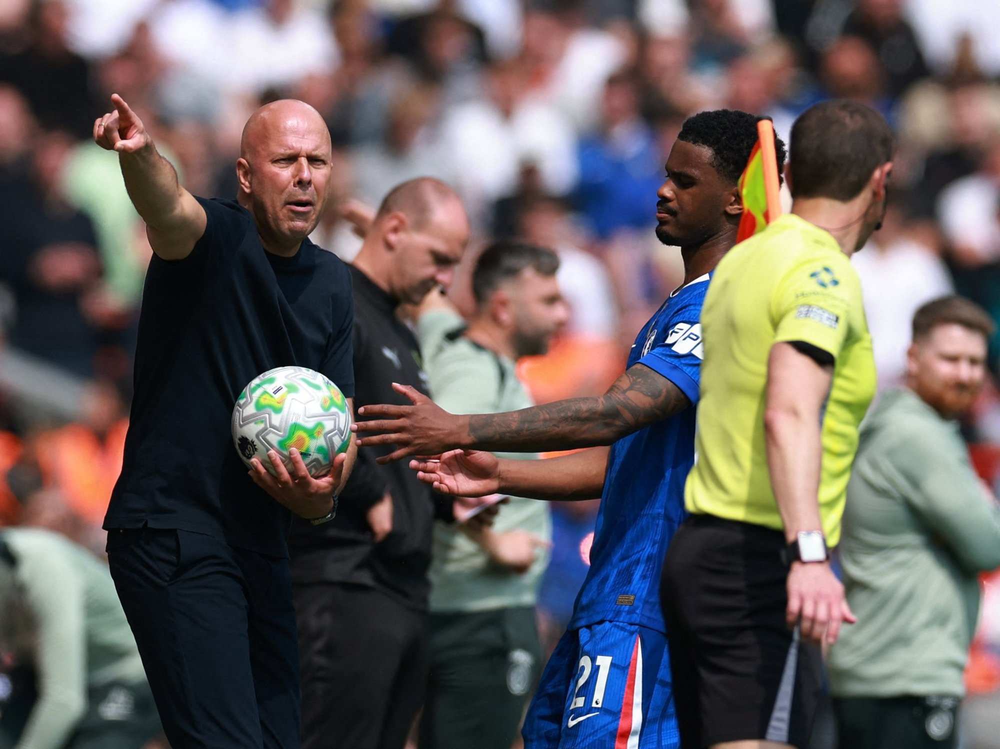 Arne Slot responds to booing Liverpool fans after Rio Ngumoha decision: 'People don't know everything'