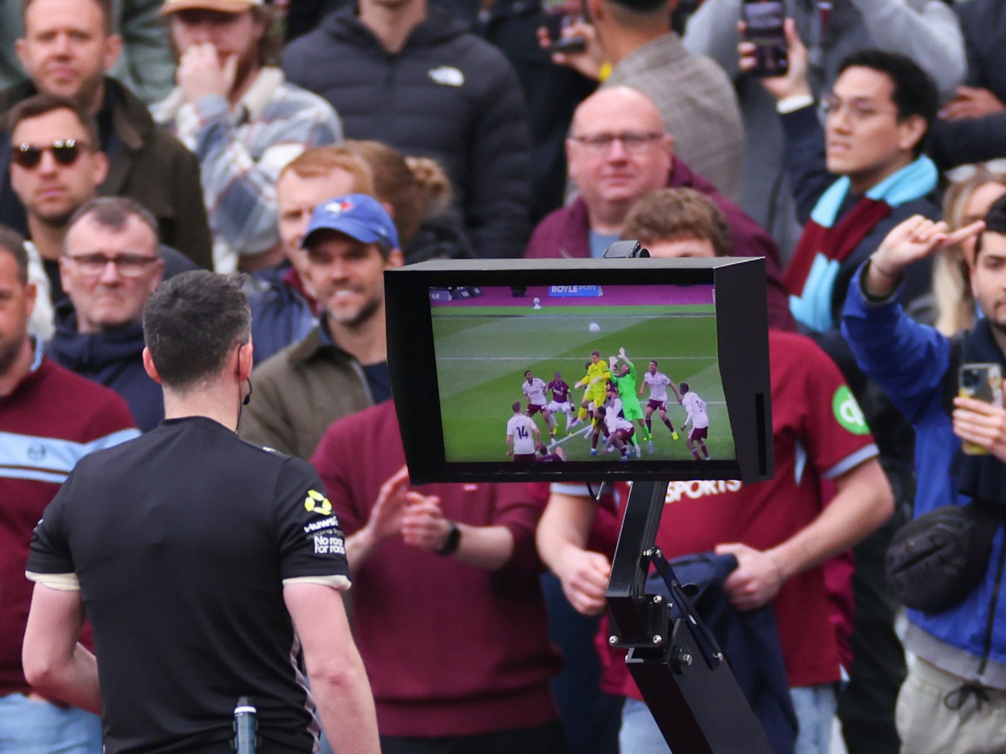 West Ham considering official complaint after VAR drama in Arsenal defeat
