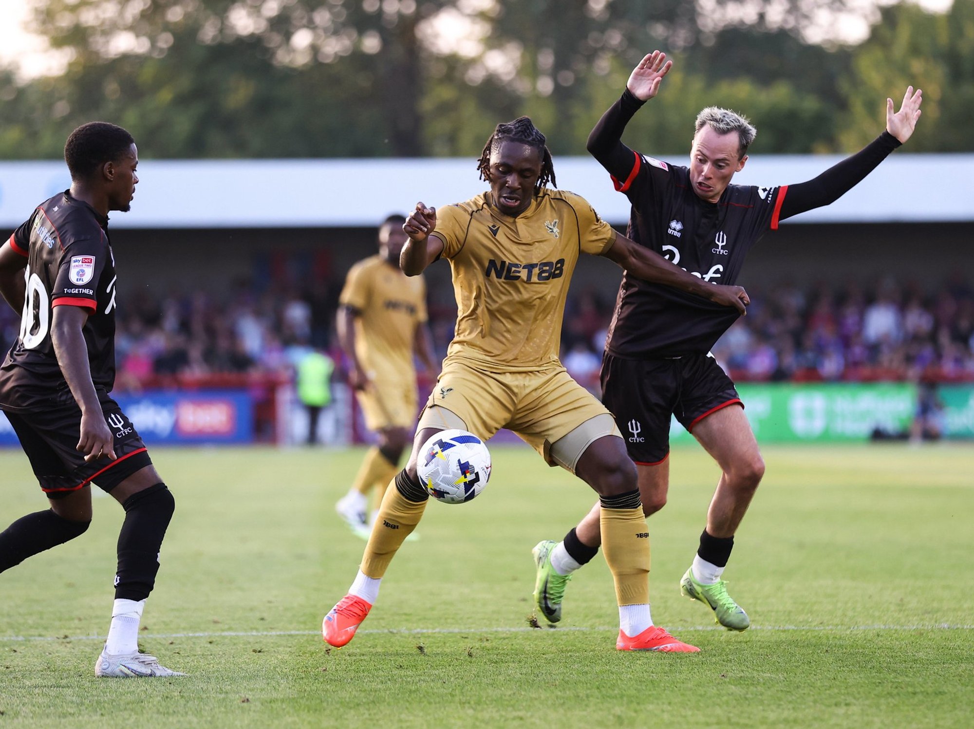 EFL star takes aim at 'wrong'uns' in brutal X-rated exit announcement