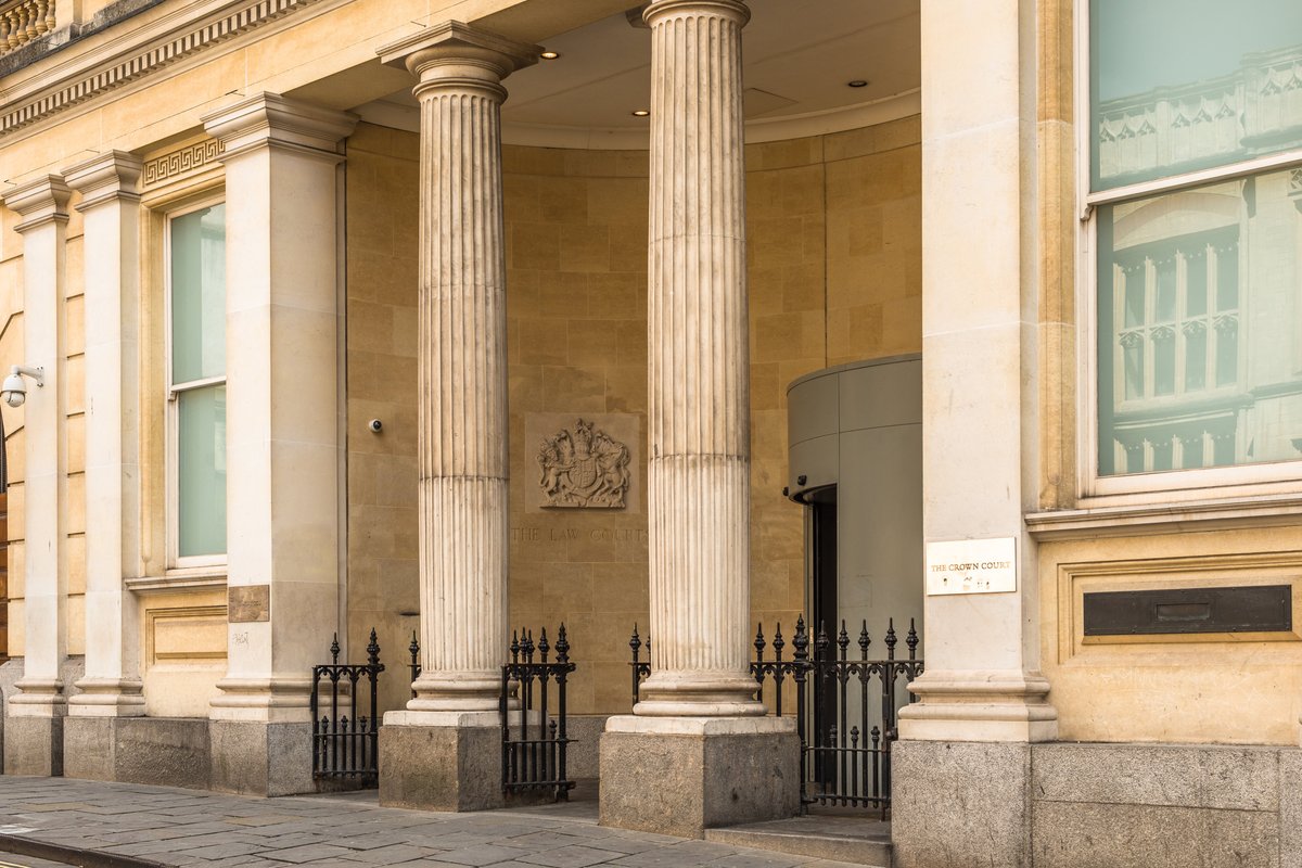 Hospital worker jailed for 'falling in love' with dangerous psychiatric patient