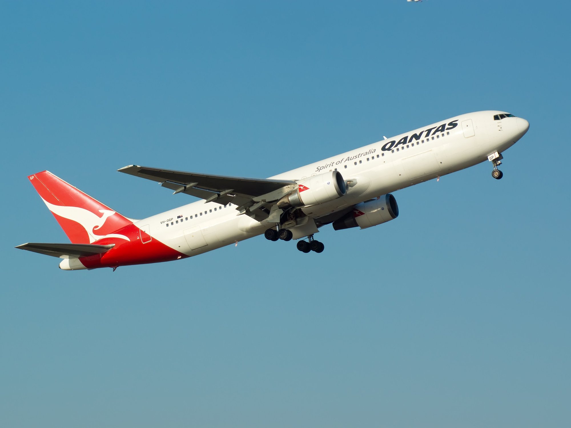 'Drunk' passenger causes mid-air diversion after 'biting flight attendant and putting holidaymake...