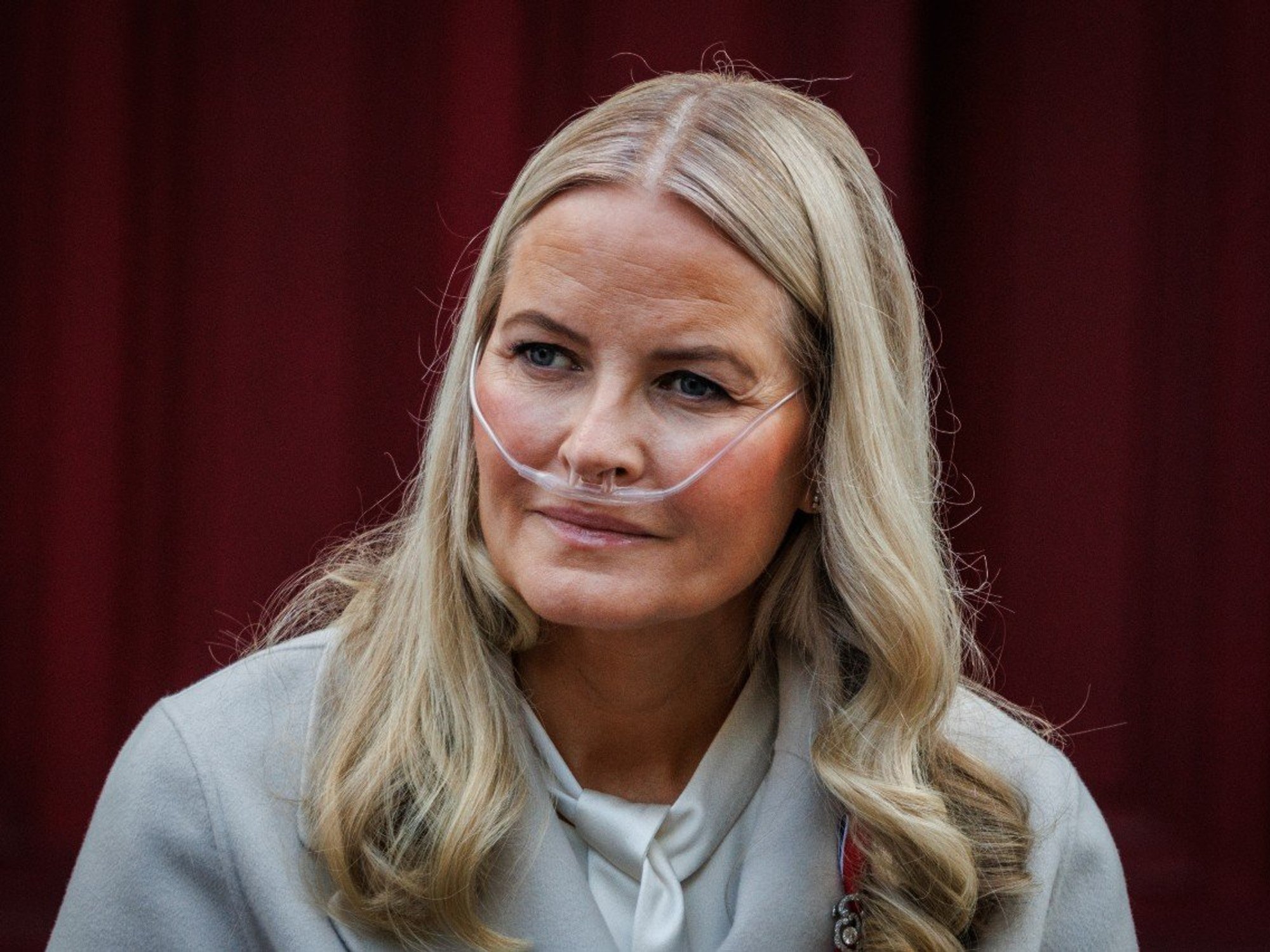 Royal wears oxygen mask during public appearance at parade as she battles lung disease