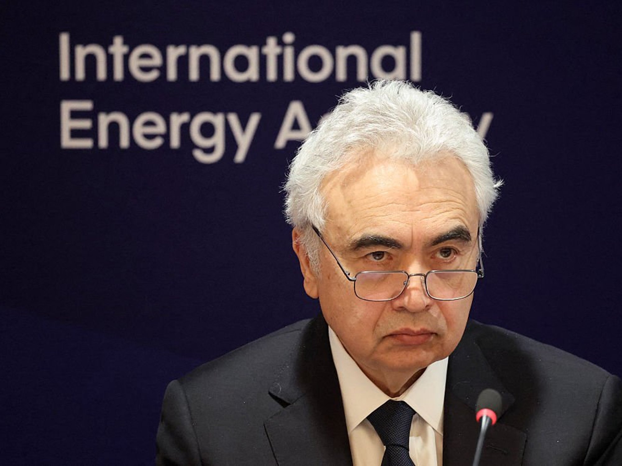 Oil stockpiles 'declining rapidly', head of International Energy Agency warns
