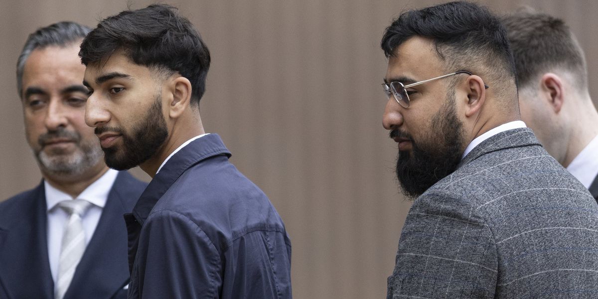 Jury fails to reach verdict in trial of two men accused of assaulting police officer Jury fails to reach verdict in trial of two men accused of assaulting police officer