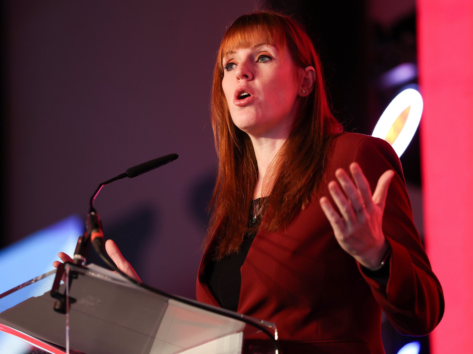 'You NEED to!' Now Angela Rayner demands Keir Starmer imposes internet restrictions on millions o...