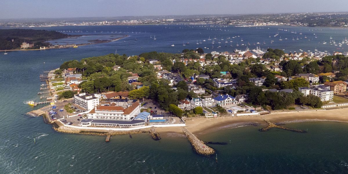 Homeowner wins feud with neighbours over 7ft-tall ‘Berlin Wall’ built around £1million seaside home Homeowner wins feud with neighbours over 7ft-tall ‘Berlin Wall’ built around £1million seaside home