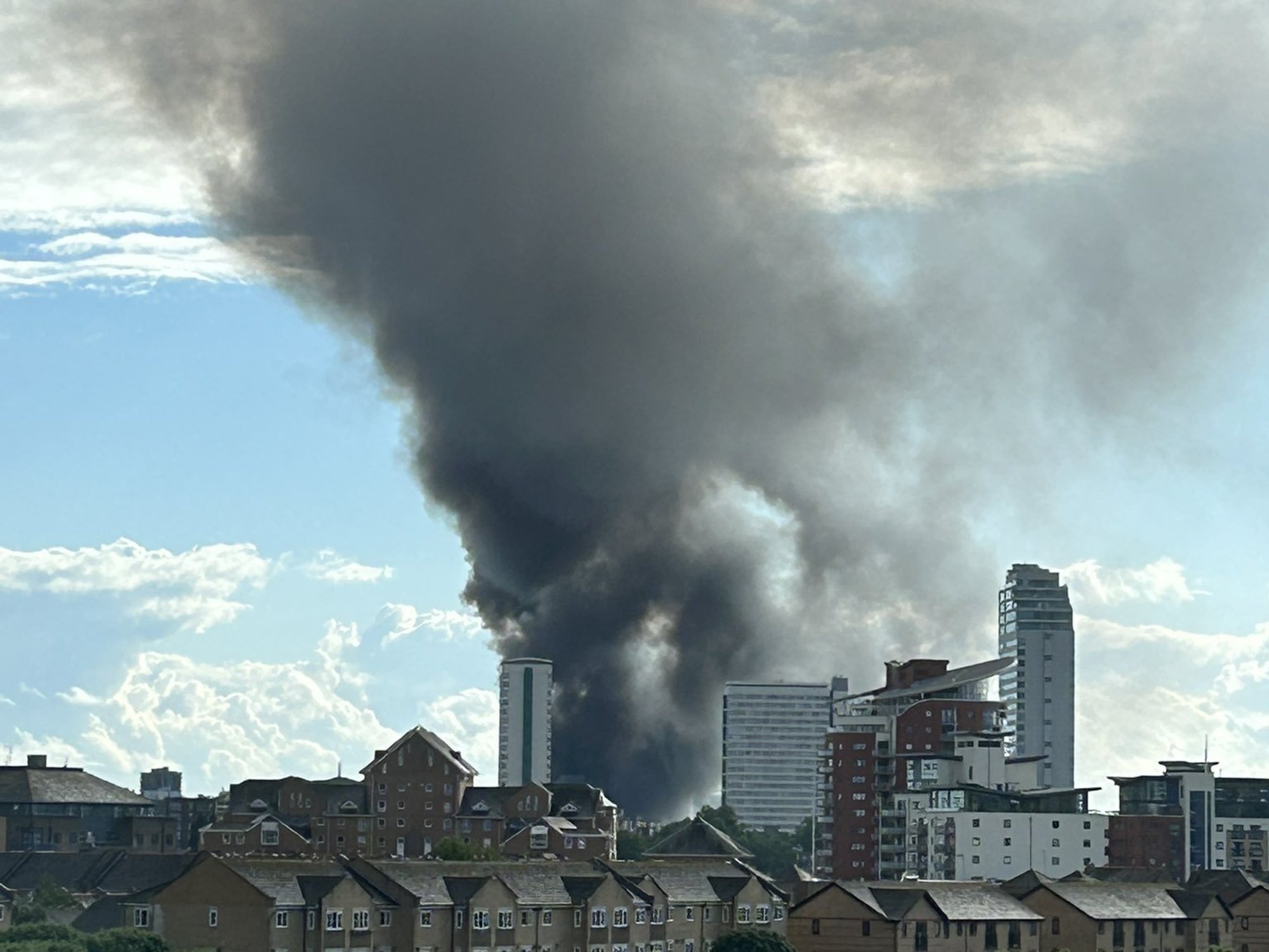 Firefighters rush to tackle huge blaze in Bermondsey as plumes of smoke soar into London's skies