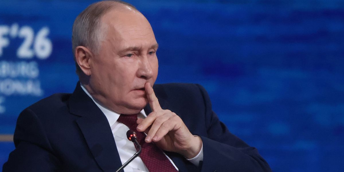Vladimir Putin orders his two daughters to live with him amid assassination fears