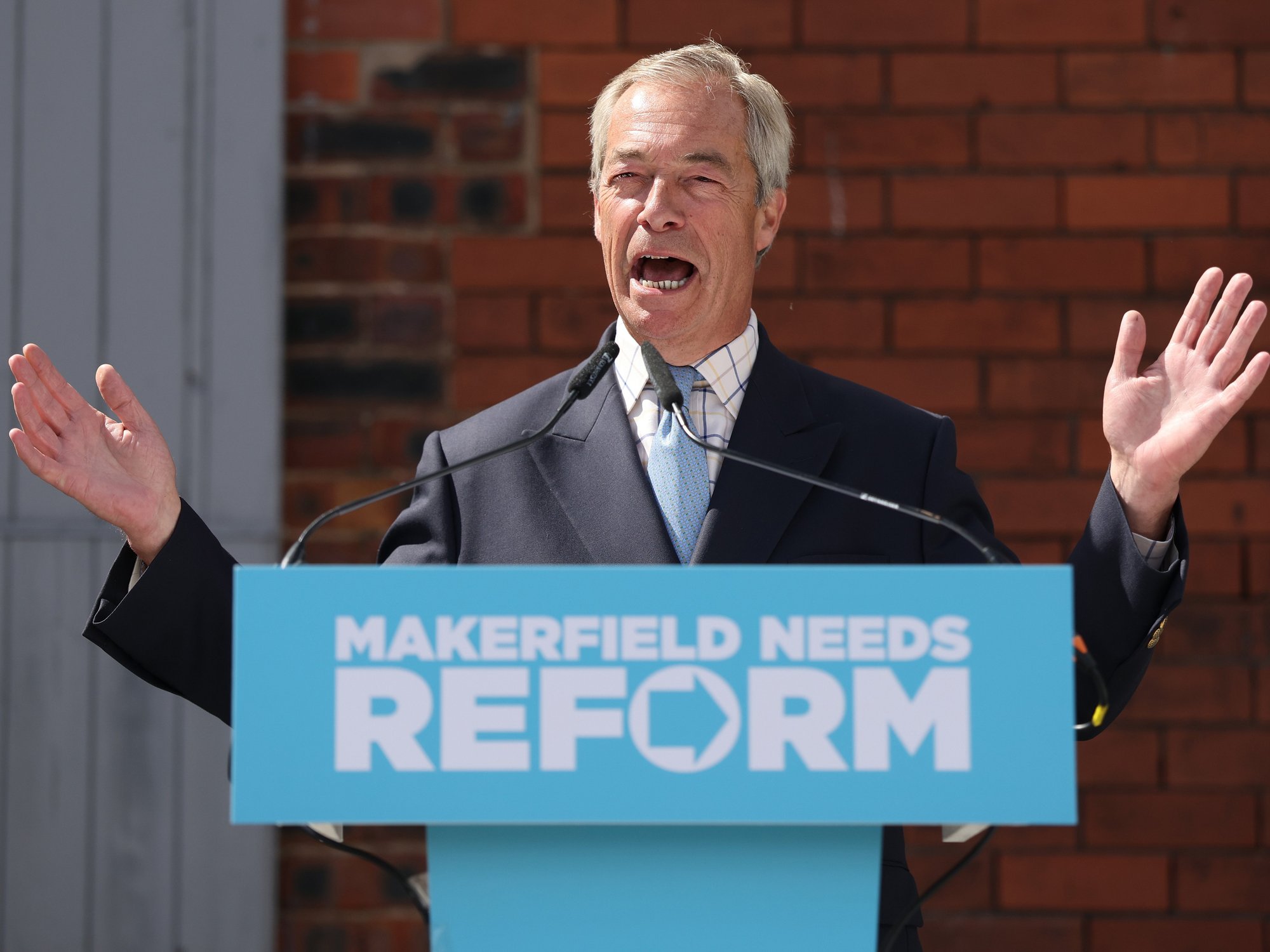 Nigel Farage warns Restore voters risk handing 'most left-wing PM of modern times' keys to No10