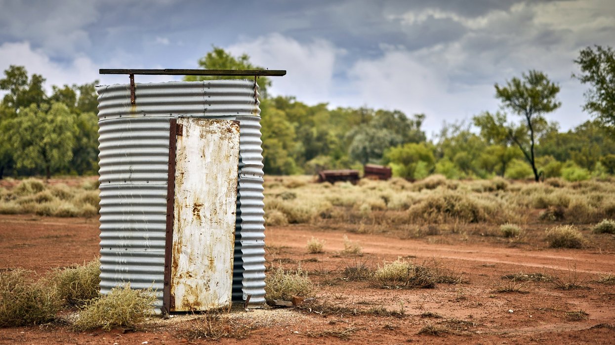 Nightmare neighbours 'dump 10-foot wall of poo' around terrified Australian family's home