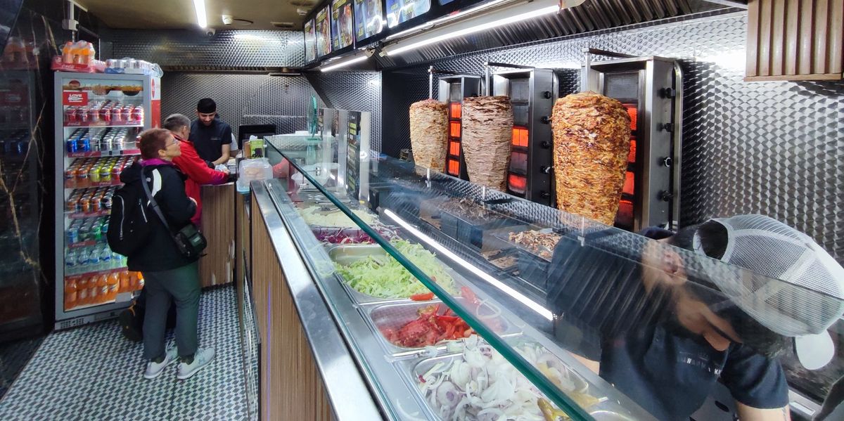 'Absurd!' More than 150 kebab shops given Home Office licenses to hire migrants from overseas