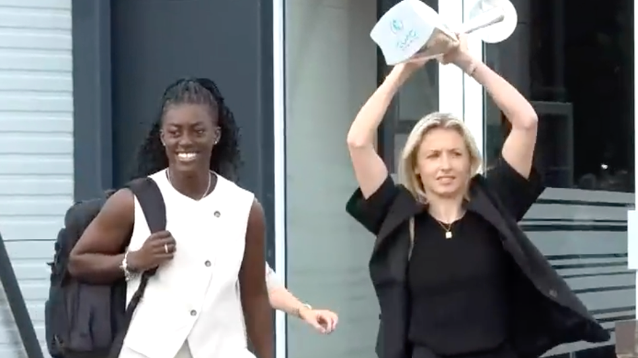Moment Lionesses arrive home to huge cheers after phenomenal Euro 2025 triumph - WATCH