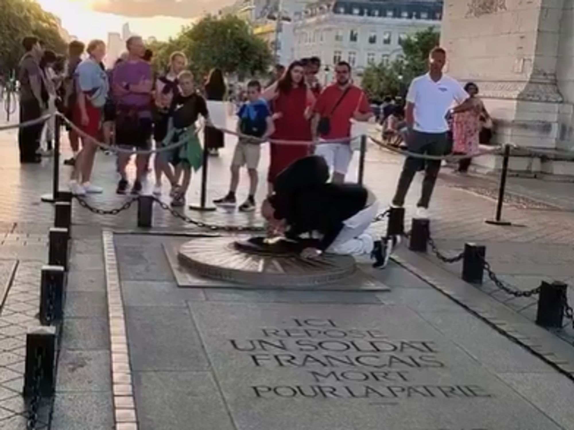 Man 'desecrates' Tomb of the Unknown Soldier after lighting cigarette using eternal flame