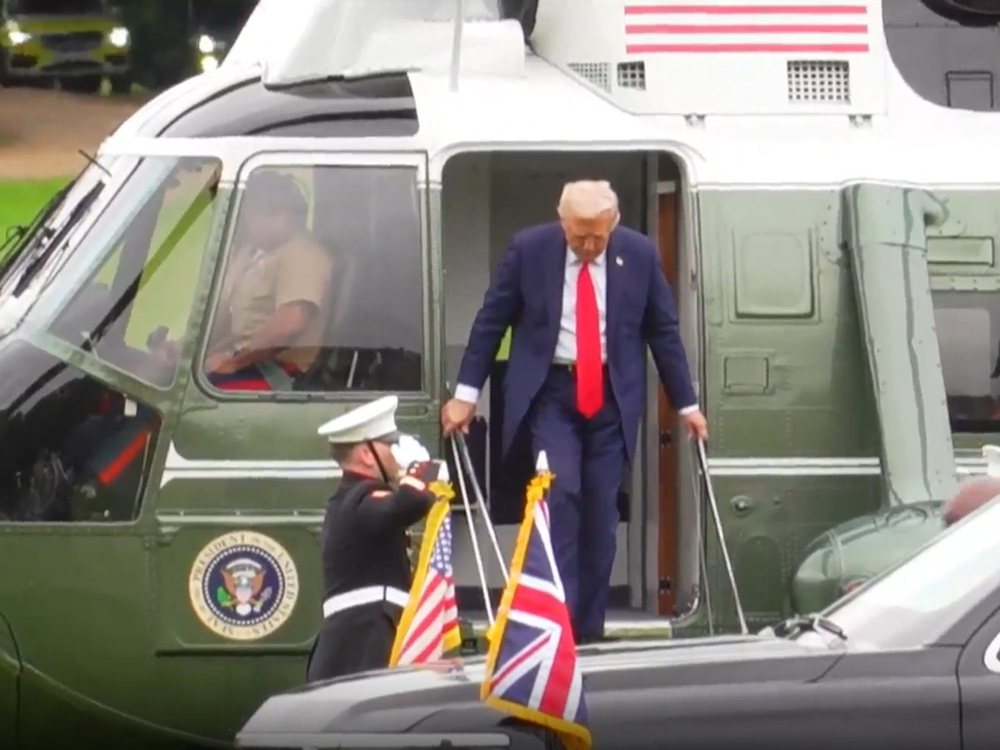 Donald Trump State Visit LIVE: Donald Trump arrives at Chequers for historic meeting with Keir St...