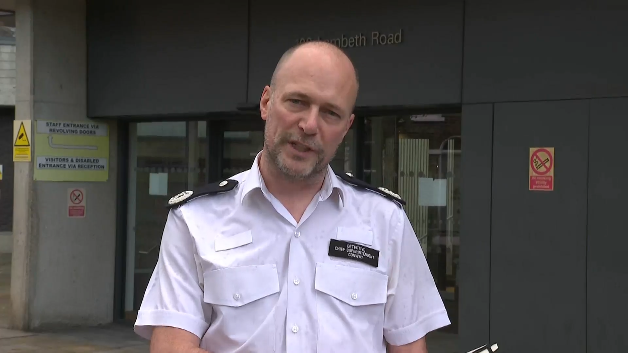 Metropolitan Police urges Epping migrant to ‘turn yourself in’ as force issues manhunt update