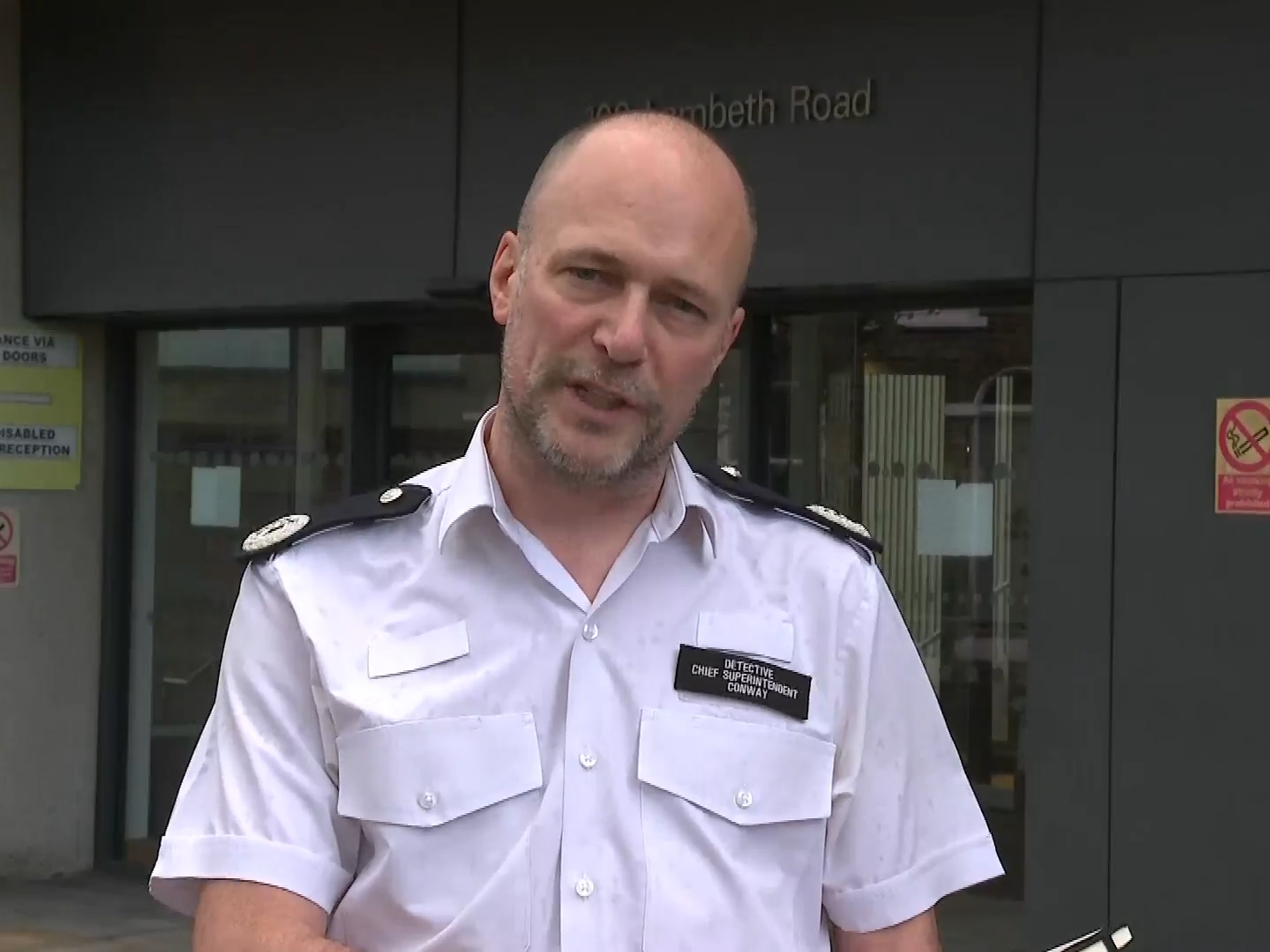 Metropolitan Police provides update on Epping migrant manhunt: 'We believe he has access to funds'