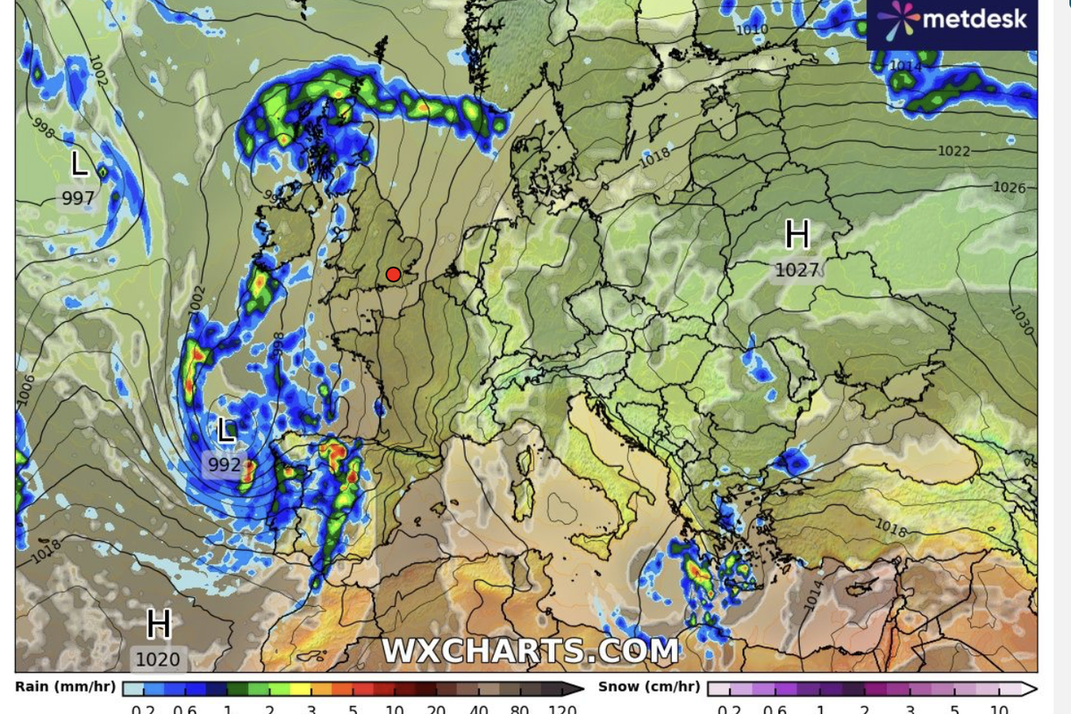 UK weather: Britain could face serious flood risks as giant 'supermoon' draws high spring tides