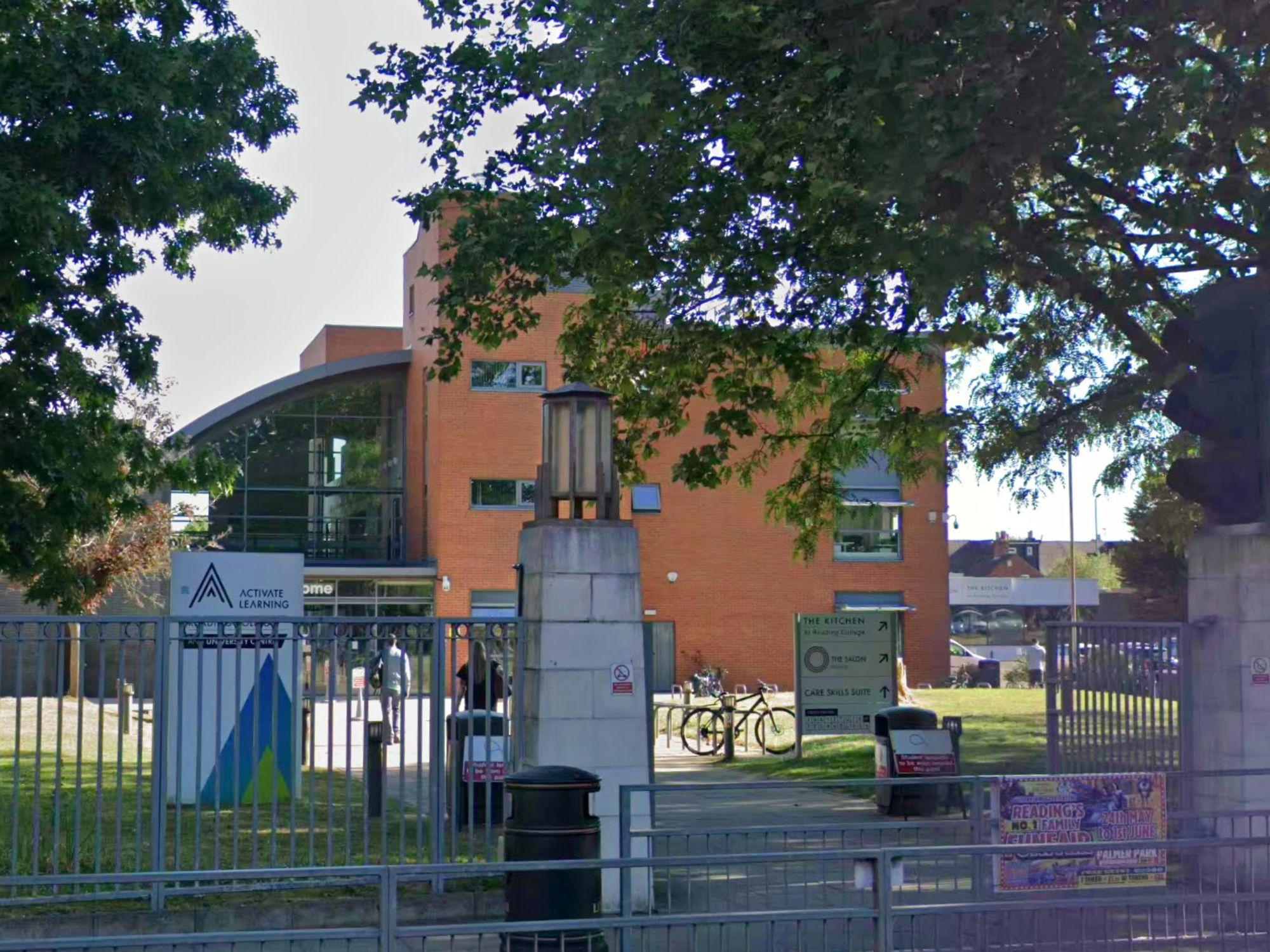 Reading College placed in LOCKDOWN after 'multiple people stabbed and fireworks lit on campus'