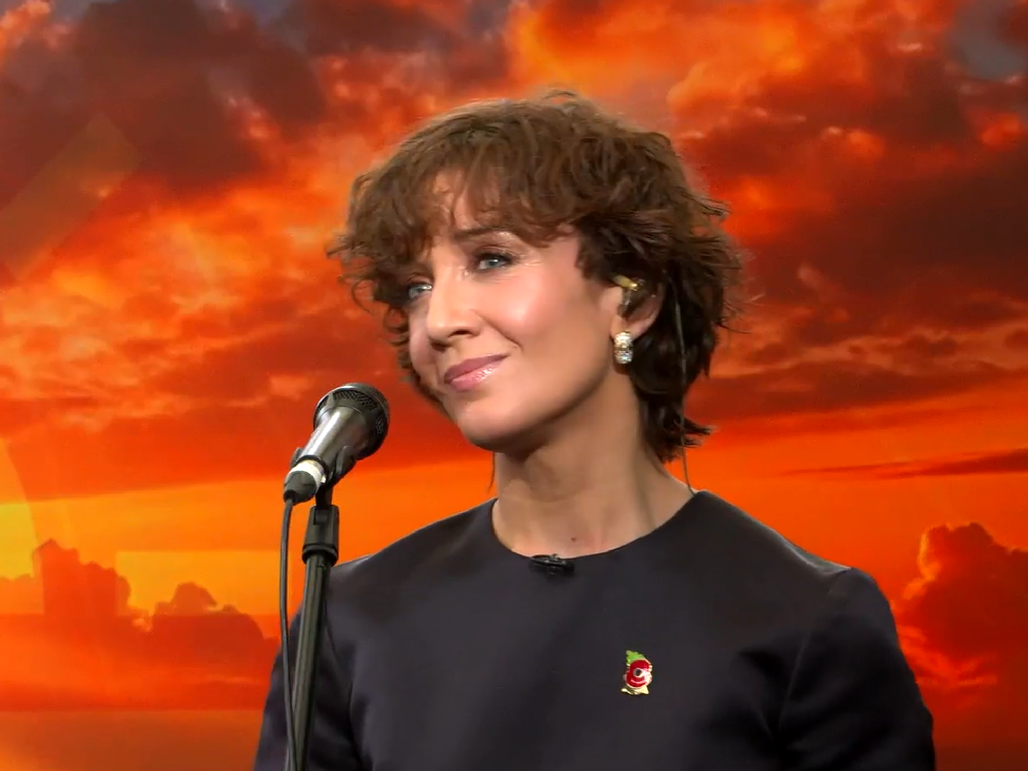 WATCH: Classical singer Carly Paoli gives heartfelt tribute to veterans on Armistice Day