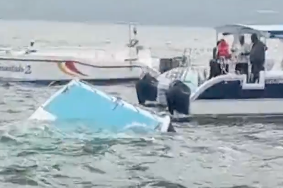 Cruise ship horror as passengers left floating in sea after boat capsizes near popular holiday spot