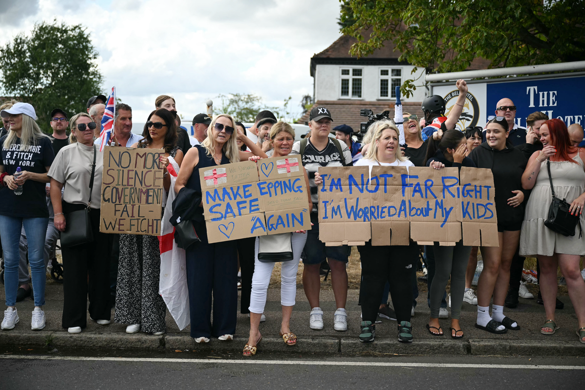 SNAP POLL: Does Epping show Labour is prioritising asylum seekers over locals? VOTE NOW