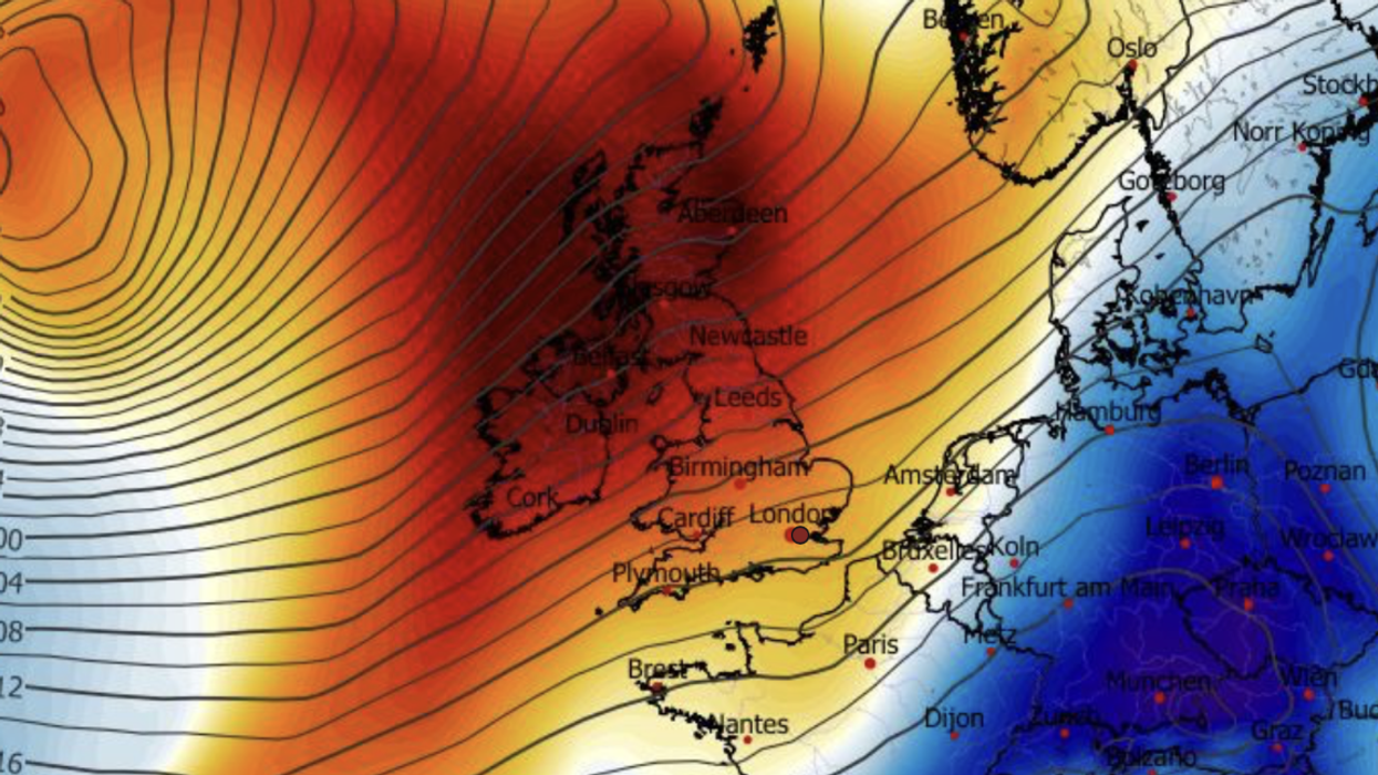 Britain heating up under glow of 1,500-mile ‘warm-sector’ pulled on tail of Atlantic storm