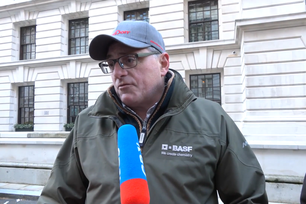 'Free speech has been removed!' Farmers hit out at police after they block path to Westminster