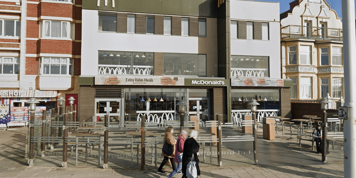 Police rush to McDonald’s in iconic seaside town after man stabbed Police rush to McDonald’s in iconic seaside town after man stabbed