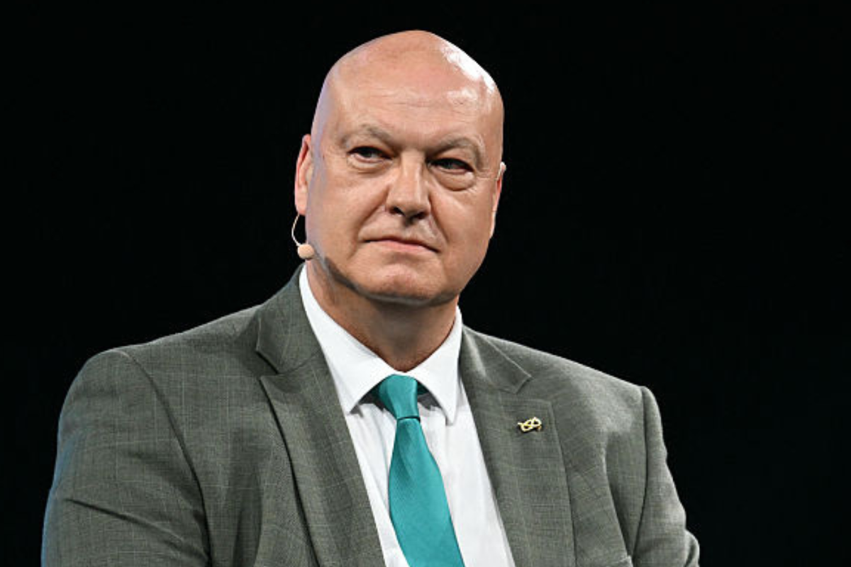 Nigel Farage says 'it doesn't look good' for Reform council leader after probe launched into X posts