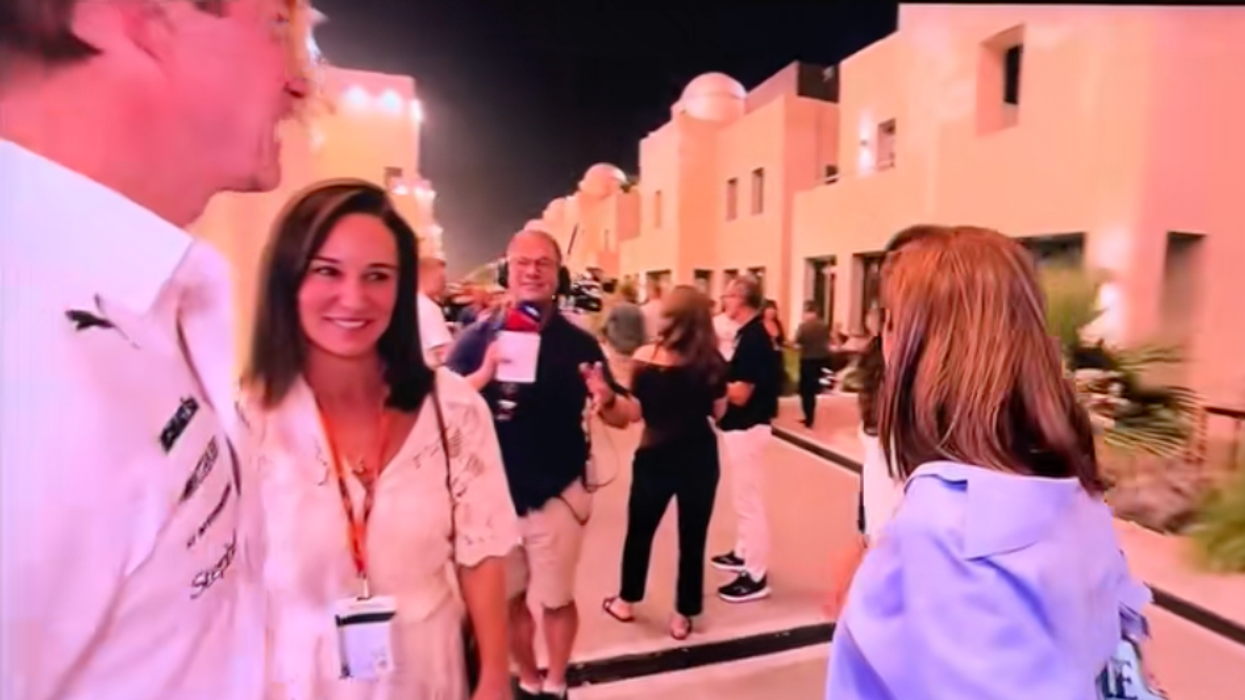 Pippa Middleton awkwardly walks away as TV presenter fails to recognise her