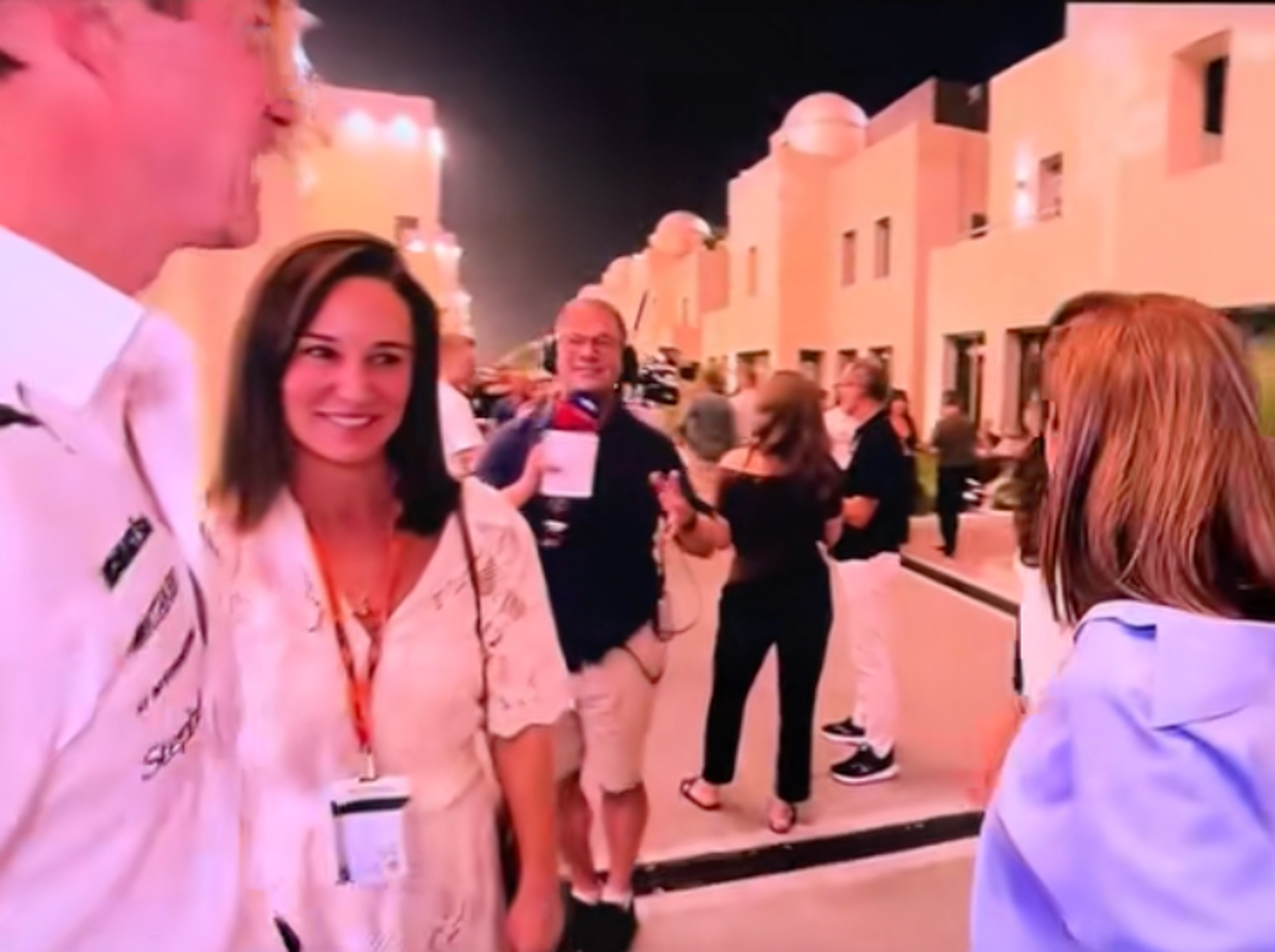 Pippa Middleton awkwardly walks away as TV presenter fails to recognise her