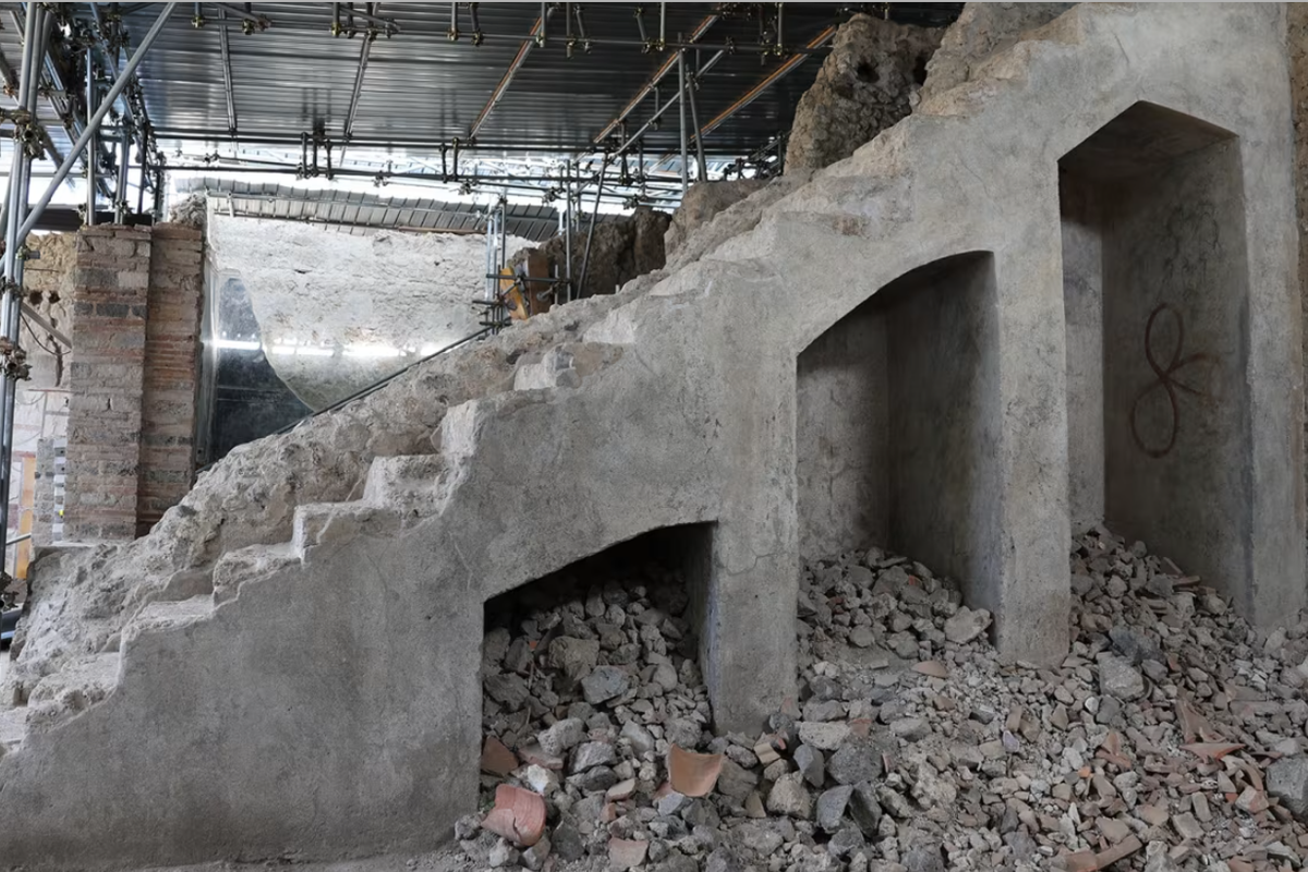 Archaeology breakthrough as experts discover forgotten staircase that leads to 'lost Pompeii'