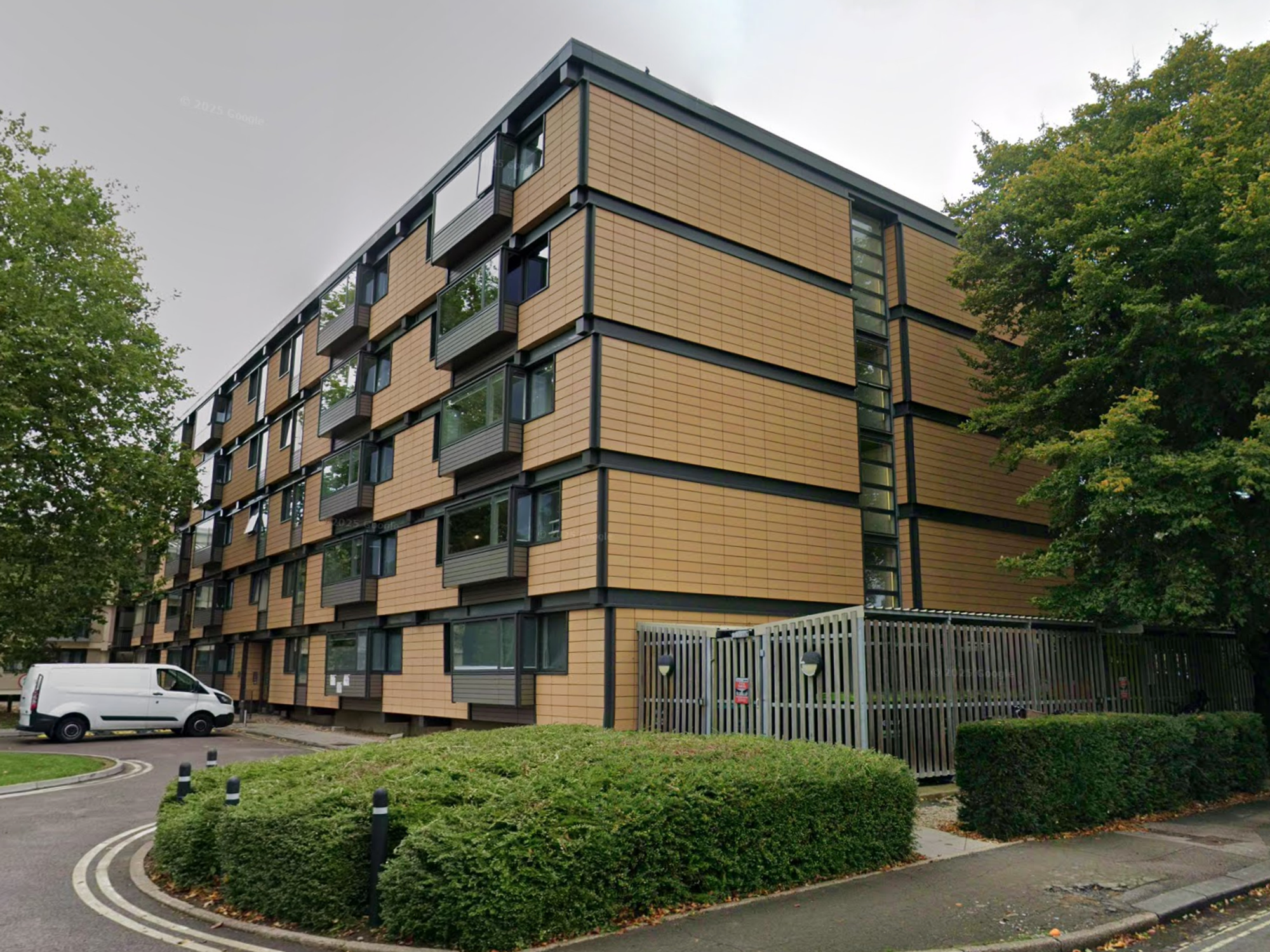 Heat pumps 'as loud as living next to a motorway' spark uproar from neighbours of Oxford University