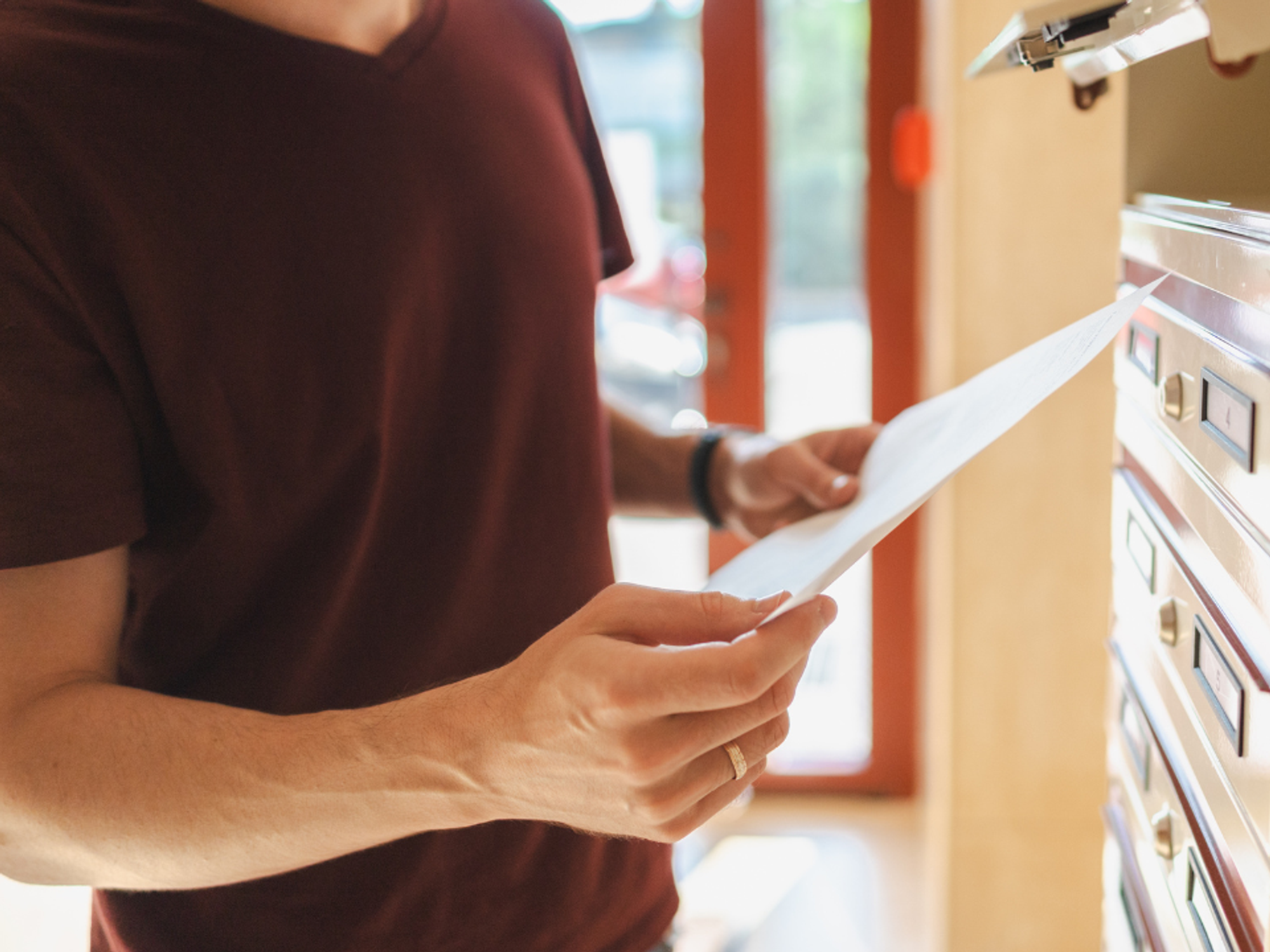 Neighbour row erupts as fed-up local pens angry letter to people living upstairs over ‘diabolical’ act