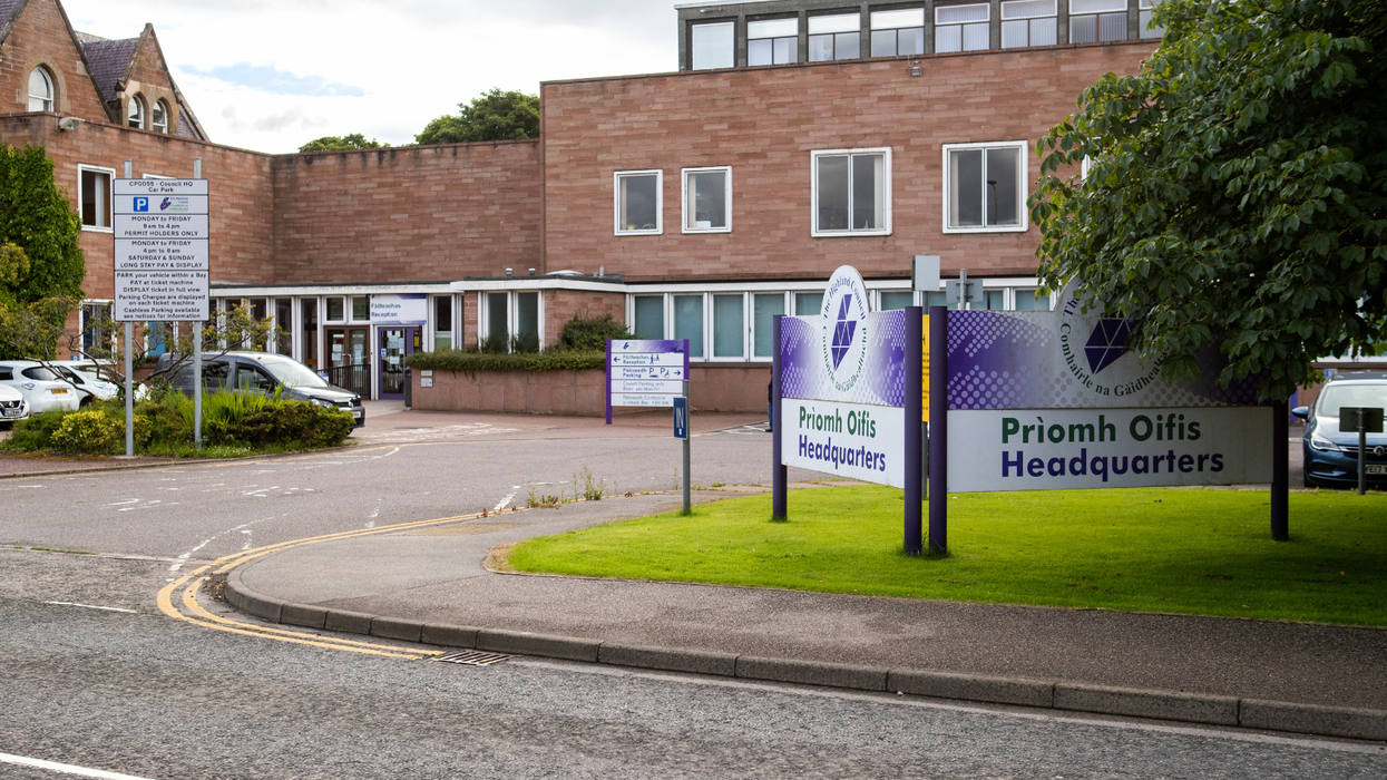 Council forced to defend breaking up schools for holidays just TWO DAYS before Christmas Day