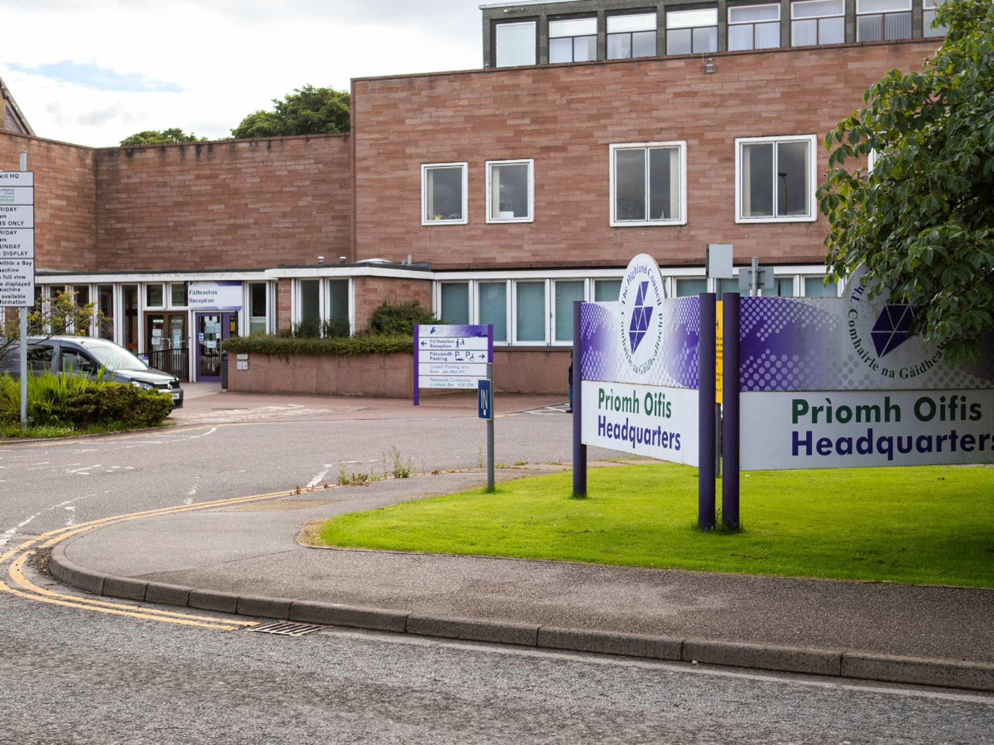 Council forced to defend breaking up schools for holidays just TWO DAYS before Christmas Day