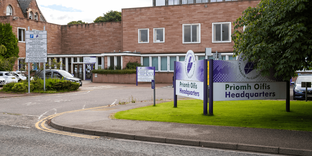 Council forced to defend breaking up schools for holidays just TWO DAYS before Christmas Day Council forced to defend breaking up schools for holidays just TWO DAYS before Christmas Day
