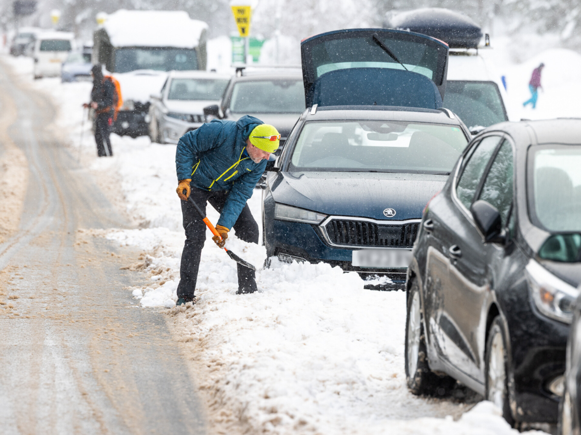Emergency alert sent to hundreds of thousands of Britons amid imminent danger to life