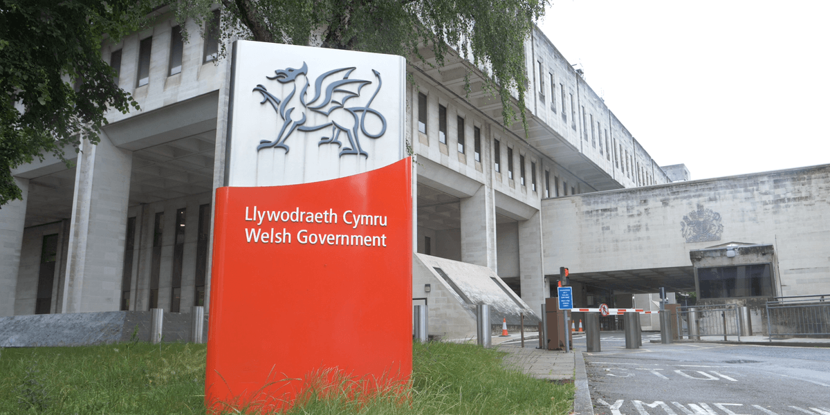 Civil servants accused of ‘wasting taxpayers’ money’ on translating eight words into Welsh… and failing Civil servants accused of ‘wasting taxpayers’ money’ on translating eight words into Welsh… and failing