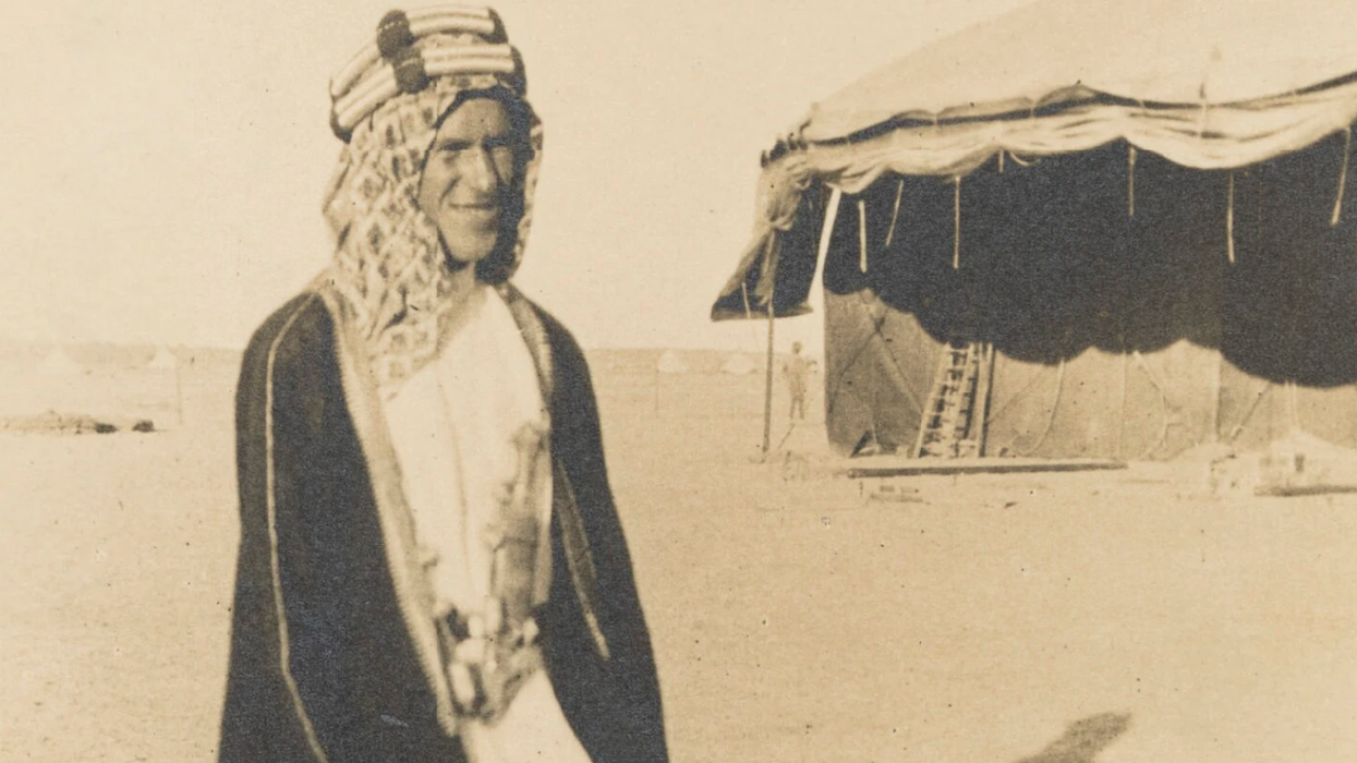 Lawrence of Arabia portraits handed trigger warning over 'cultural appropriation' of Arab clothing