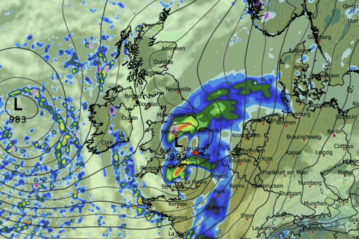 UK weather: Britain on 'storm alert' as snow set to strike in just hours after Met Office issues yellow warning