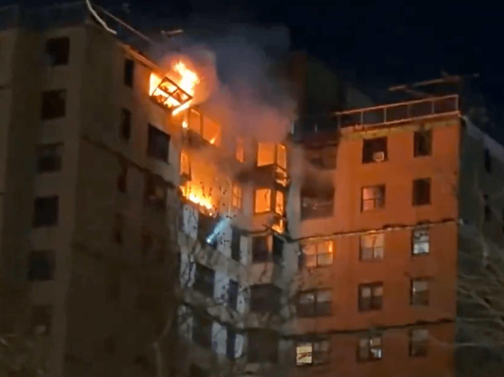 New York fire: Emergency crews rush to huge blaze engulfing upper floors of high-rise