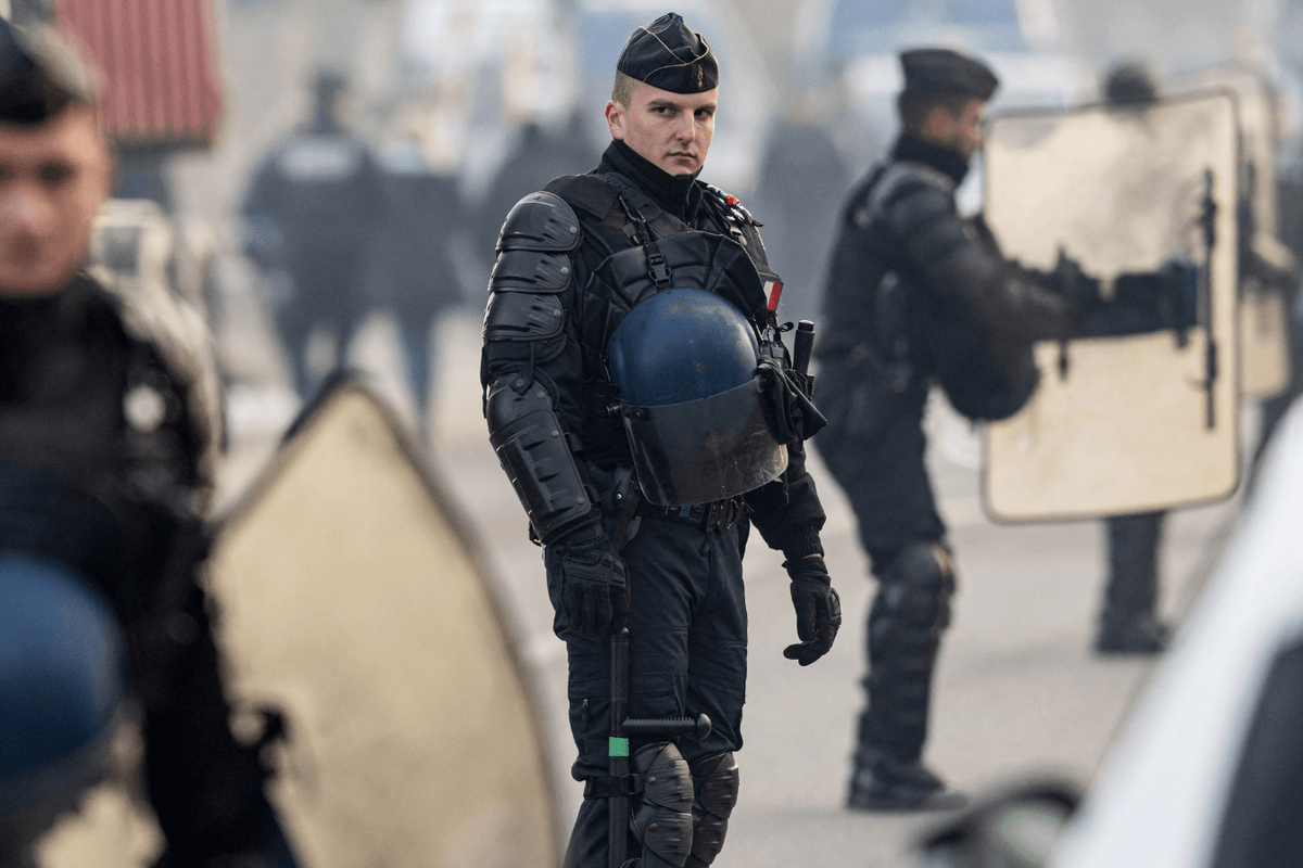 French police told to stop using rubber bullets, tear gas and stun grenades against migrants