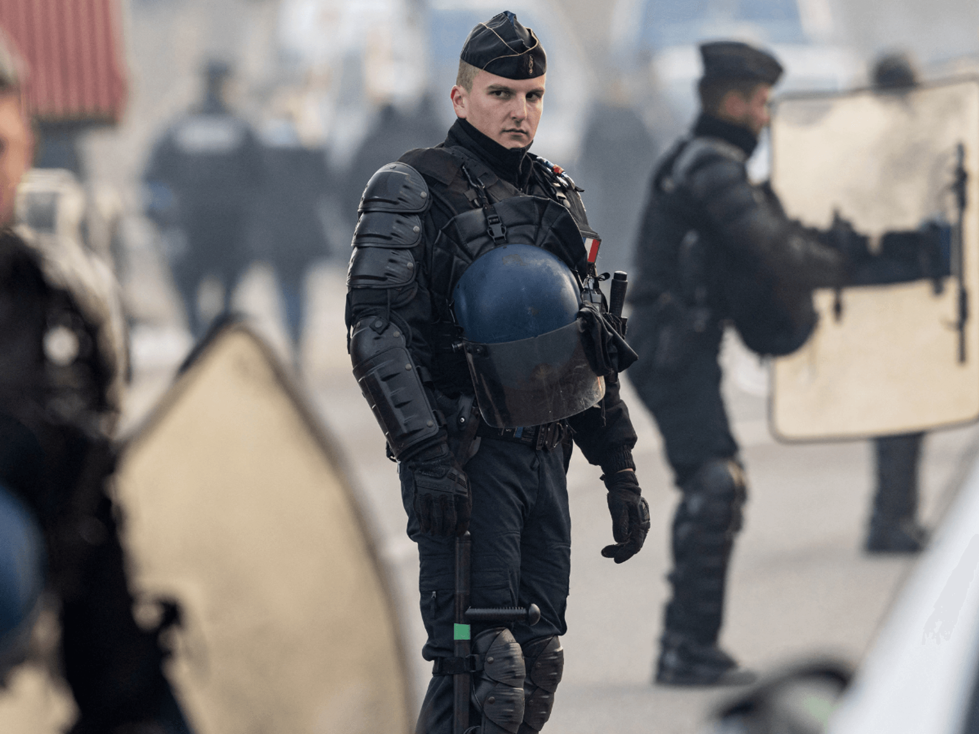 French Police told to stop using rubber bullets, tear gas and stun grenades against migrants