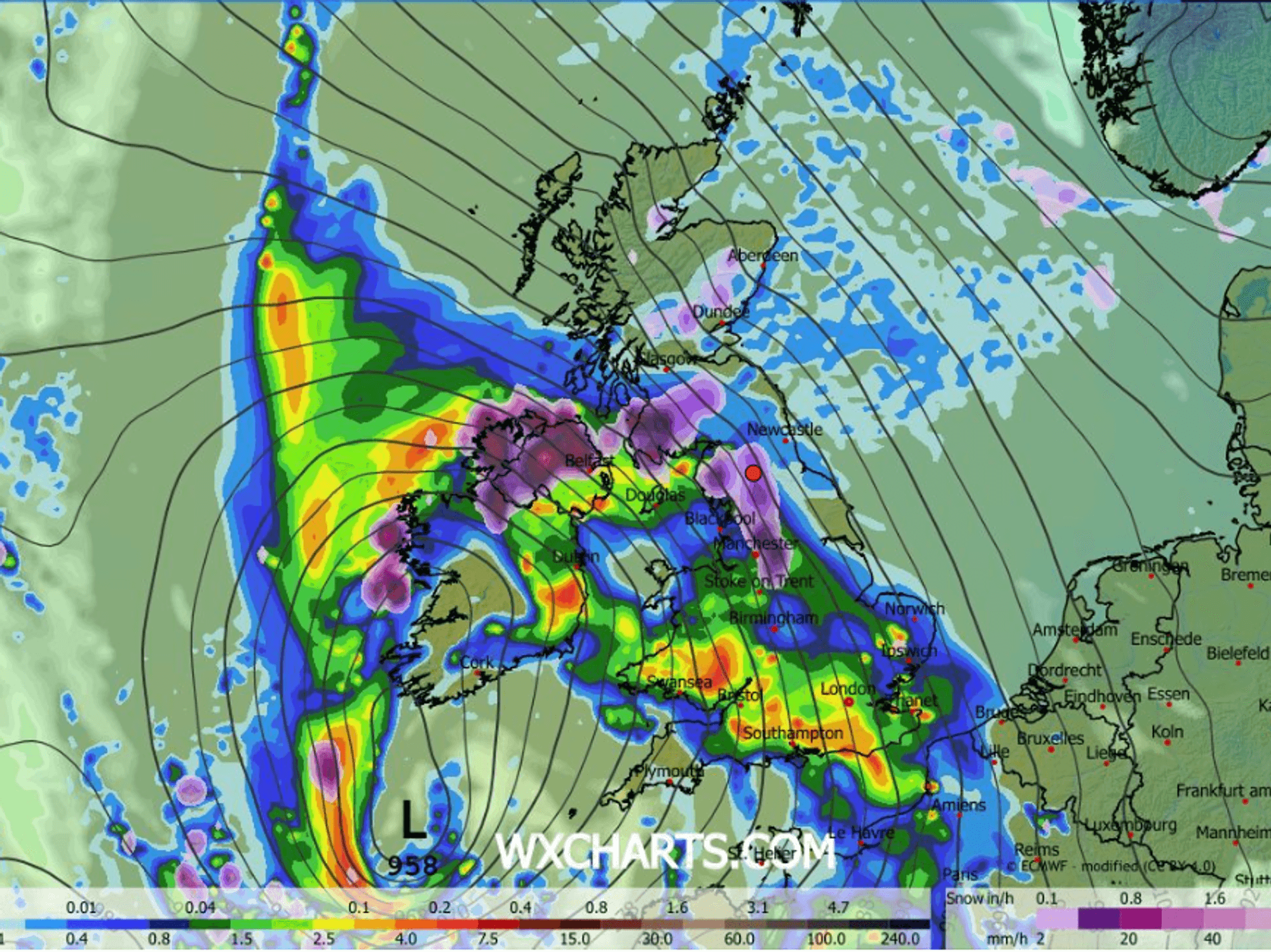 UK weather: Britain to be battered by week of storm hell with 200mph jet stream winds, snow and t...