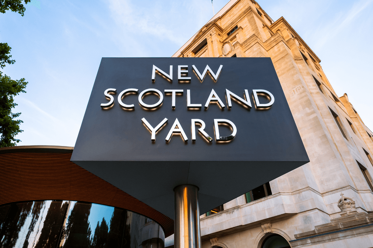 Ex-officer sues Scotland Yard for £1m after developing phobia of police stations